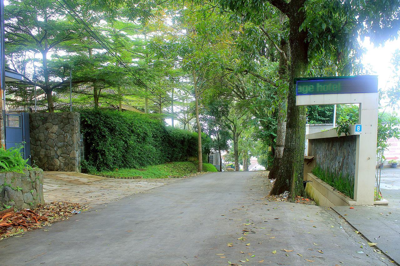 Zen Rooms Bukit Tunggul Bandung Exterior foto